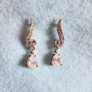 Beautiful Women's Crystal & Gold Drop Earrings NWT